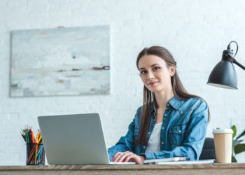 Como o ambiente de aprendizagem digital está evoluindo se tornando cada vez mais adaptáveis para funcionar em vários dispositivos