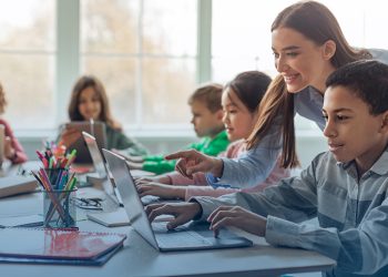 Conheça iniciativa da Microsoft para apoiar crianças com dislexia no ensino